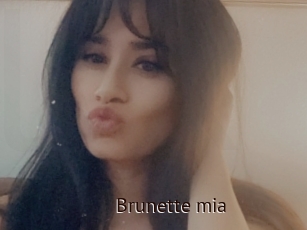 Brunette_mia