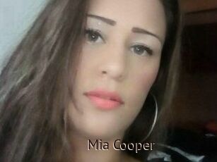 Mia_Cooper