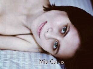 Mia_Curtis