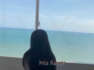 Mia_Reyes