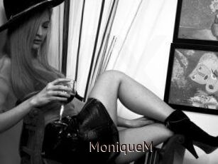 MoniqueM
