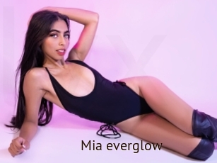 Mia_everglow