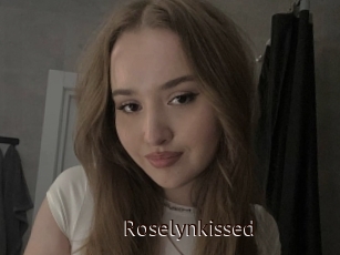 Roselynkissed