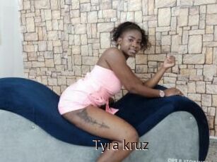 Tyra_kruz