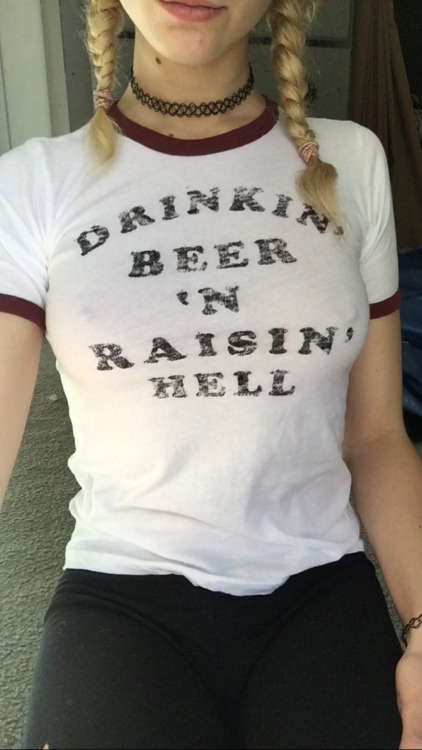 shay-gnar: friday shirt she knows how to tease a stoned boy