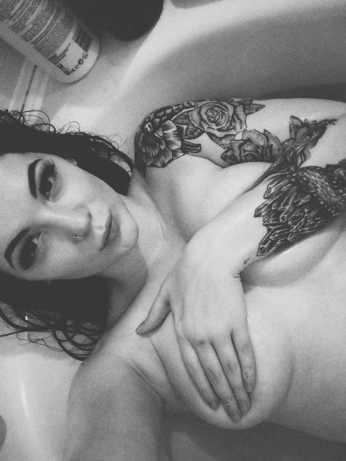 euthoriadahlia: Been a while since I posted a bath pic ?